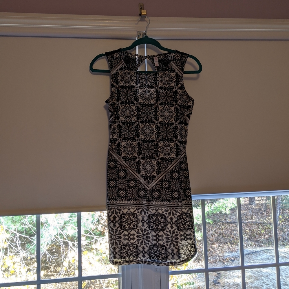 Xhilaration XS Black and White Sleeveless Dress